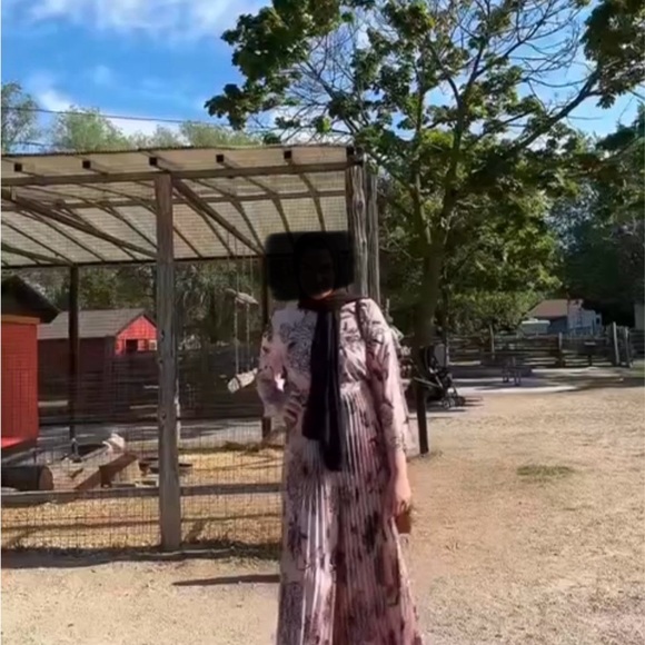 Mock neck self belted wide leg pleated floral jumpsuit - brand new! Never worn! - Picture 9 of 9